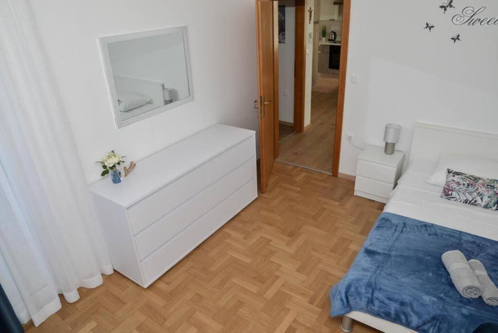 Apartment Longin Zadar Buitenkant foto